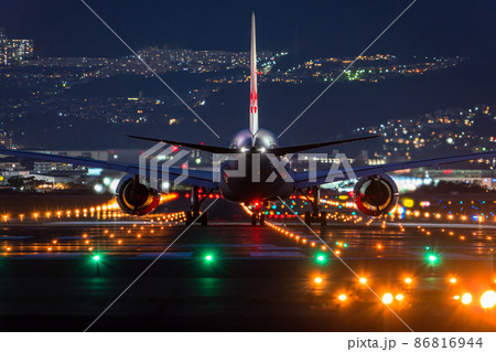 《大阪府》航空機・大阪国際空港 86816944