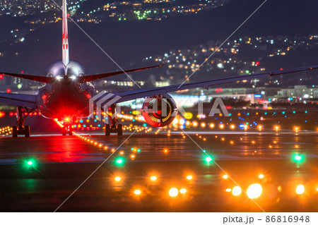 《大阪府》航空機・大阪国際空港 86816948