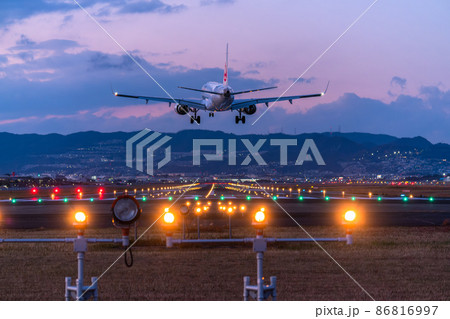 《大阪府》航空機・大阪国際空港 86816997