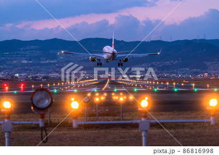 《大阪府》航空機・大阪国際空港 86816998