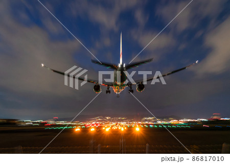 《大阪府》航空機・大阪国際空港 86817010