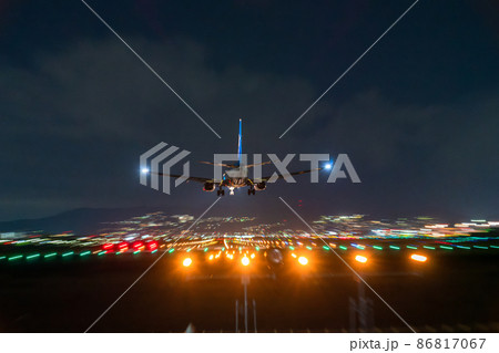 《大阪府》航空機・大阪国際空港 86817067