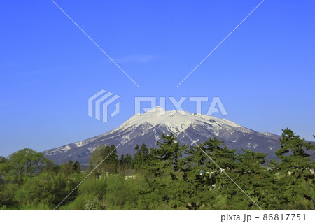 岩木山と新緑 岩木山と新緑 86817751
