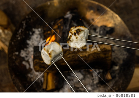 スモア　マシュマロのおやつ　(s'more)Marshmallow snack 86818581