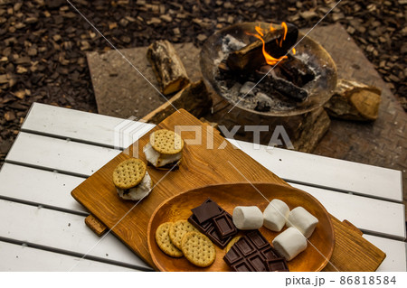 スモア マシュマロのおやつ (s'more)Marshmallow snack スモア マシュマロのおやつ (s'more)Marshmallow snack 86818584