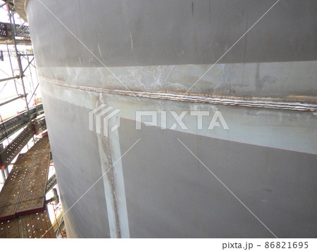 タンクの溶接線を塗装前にケレンした後 タンクの溶接線を塗装前にケレンした後 86821695