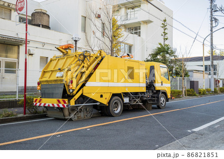 ゴミ収集車 黄色 大型トラックの写真素材 [86821851] - PIXTA