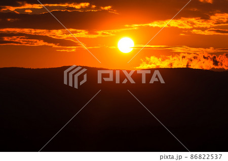 10月、北海道美瑛の日没風景・日本 10月、北海道美瑛の日没風景・日本 86822537