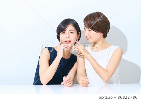 2人の女性 ビューティーイメージ 2人の女性 ビューティーイメージ 86822786