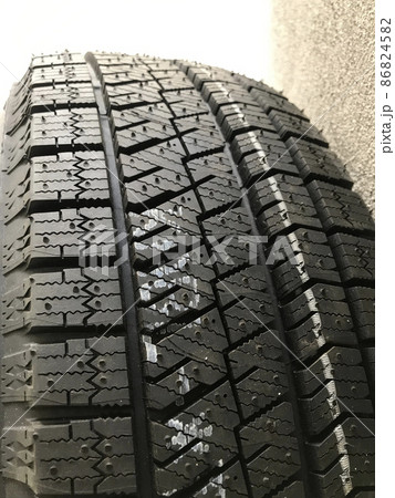 スタッドレスタイヤトレッドパターン 86824582