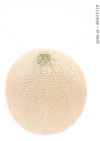 メロン　網目模様　レノンという品種　赤肉　丸ごと1個　明るい背景 86824729