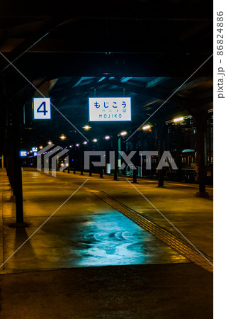 門司港駅4，5番ホーム（夜の風景） 86824886