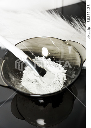 Kaolin clay white powder cosmetic grade for face mask and spa treatments 86825128