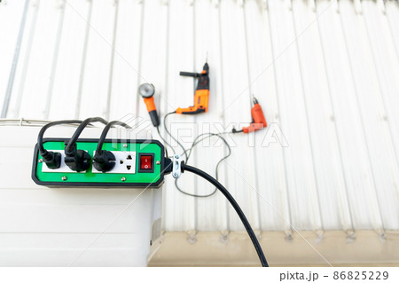 Green color trailer plug 4 sockets with on-off switch for use with hand tools. 86825229