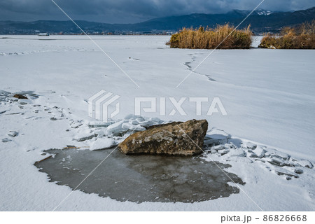冬の諏訪湖の風景【石彫公園にて】 冬の諏訪湖の風景【石彫公園にて】 86826668