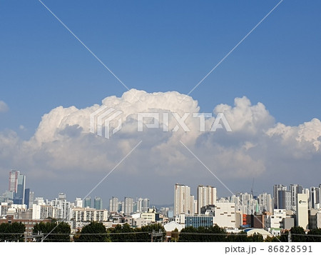 高層ビル 屋外 都市 86828591