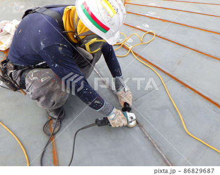 タンクの屋根の塗装前のケレン施工状況 86829687