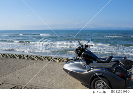 海岸に佇む黒いサイドカー 海岸に佇む黒いサイドカー 86829940