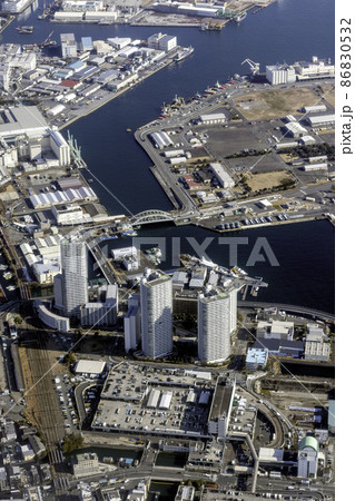横浜市中央卸売市場上空からノースドック方向を空撮 横浜市中央卸売市場上空からノースドック方向を空撮 86830532