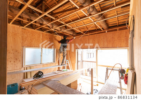 住宅リフォーム　建築現場 86831134