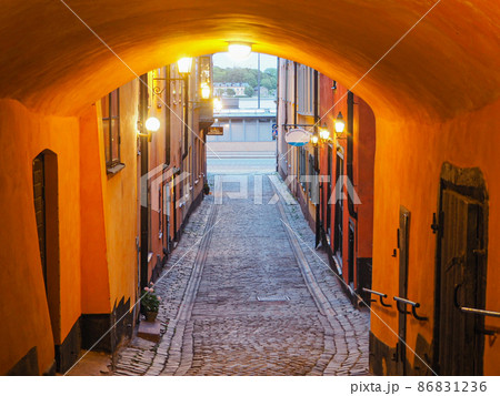 スウェーデン ストックホルム路地と夜景 スウェーデン ストックホルム路地と夜景 86831236