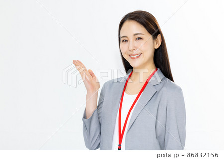 女性 ビジネス 白バック 女性 ビジネス 白バック 86832156