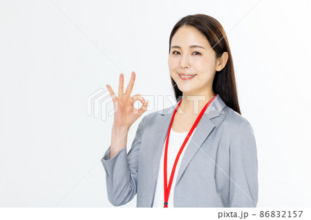 女性 ビジネス 白バック 女性 ビジネス 白バック 86832157