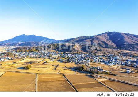 小田城跡歴史ひろばと宝篋山（ホウキョウサン）、筑波山（茨城県） 86832523