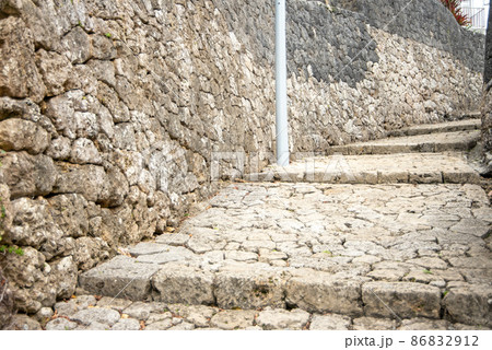 那覇市金城町の美しい石畳道 86832912