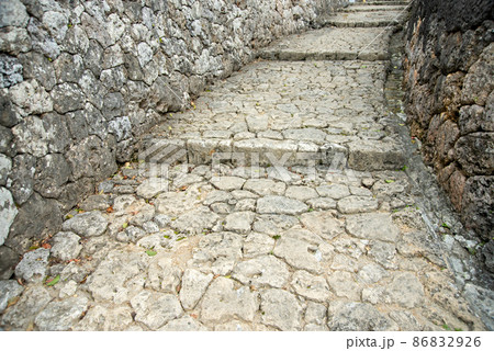 那覇市金城町の美しい石畳道 86832926