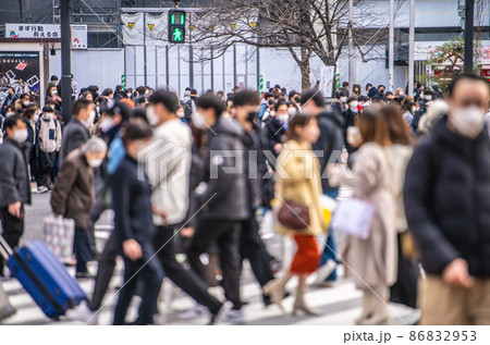 日本の東京都市景観 重症最多全国1393人…11日連続千人超、死者8日連続百人超…＝14日、渋谷 86832953