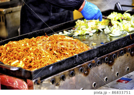 【神奈川】横須賀　よこすかカレーフェスティバルの焼きそば屋台 86833751