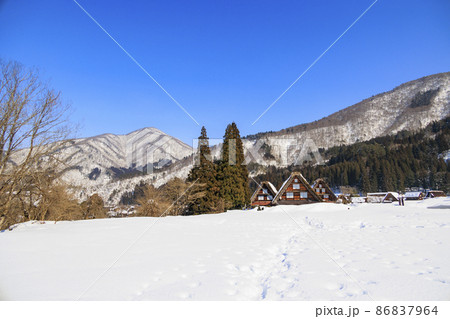 世界遺産白川郷 真冬の雪景色 世界遺産白川郷 真冬の雪景色 86837964