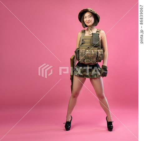 sexy Asian woman in military clothes with an automatic rifle in her hands while serving in the army 86839067