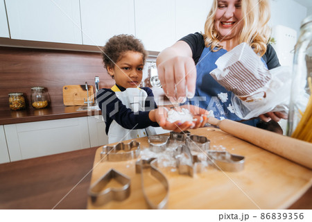 Mom and daughter prepare a baking dish 86839356