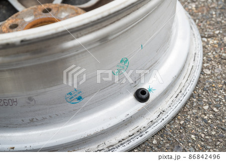 【車】ホイールとエアバルブ 86842496