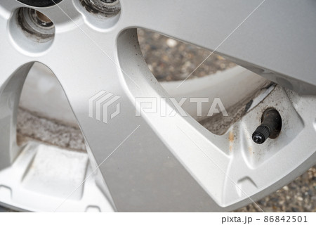 【車】ホイールの汚れとエアバルブ 86842501