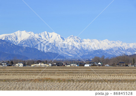 冬の安曇野 北アルプス後立山連峰 冬の安曇野 北アルプス後立山連峰 86845528