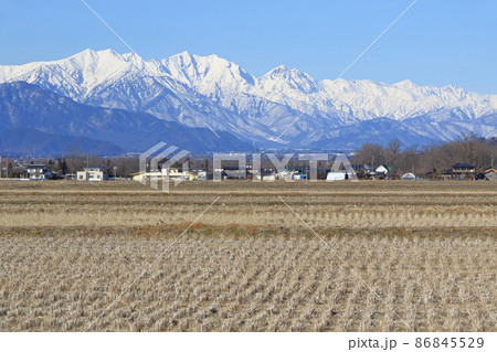 冬の安曇野 北アルプス後立山連峰 冬の安曇野 北アルプス後立山連峰 86845529