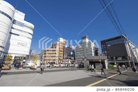 調布駅北口の風景 86846036