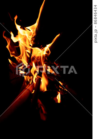 Beautiful formation of fire created by burning some dry reeds forming spectacular and bright flames in the dark of the night. Concept of beauty and destruction. Beautiful formation of fire created by burning some dry reeds forming spectacular and bright flames in the dark of the night. Concept of beauty and destruction. 86846434