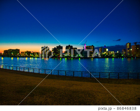新潟市　やすらぎ堤の夕焼け 86846838