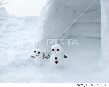 雪だるま かまくら 雪遊び 雪だるま かまくら 雪遊び 86846904