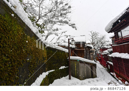 雪降る主計町茶屋街 86847126