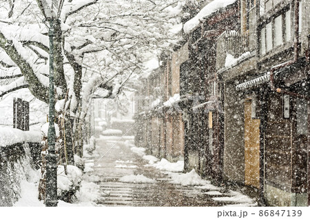 雪降る主計町茶屋街 雪降る主計町茶屋街 86847139