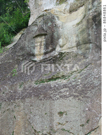 達谷窟毘沙門堂の岩面大佛 86848861