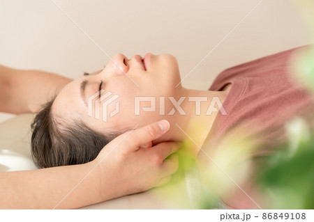 マッサージ 整体 首 リンパ マッサージ 整体 首 リンパ 86849108