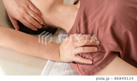 マッサージ 整体 首 リンパ マッサージ 整体 首 リンパ 86849114