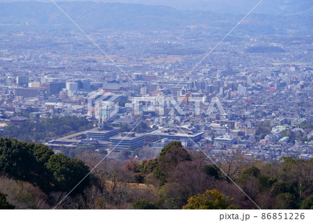 若草山から奈良県庁を見下ろす 若草山から奈良県庁を見下ろす 86851226