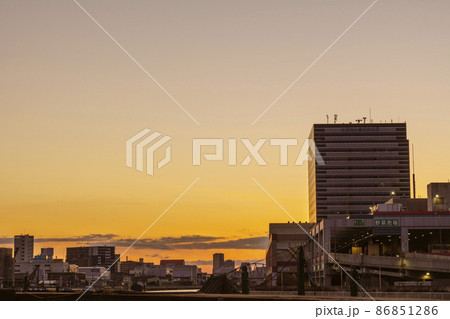 端建蔵橋から大阪市中央卸売市場付近の夕景 大阪都市風景 端建蔵橋から大阪市中央卸売市場付近の夕景 大阪都市風景 86851286